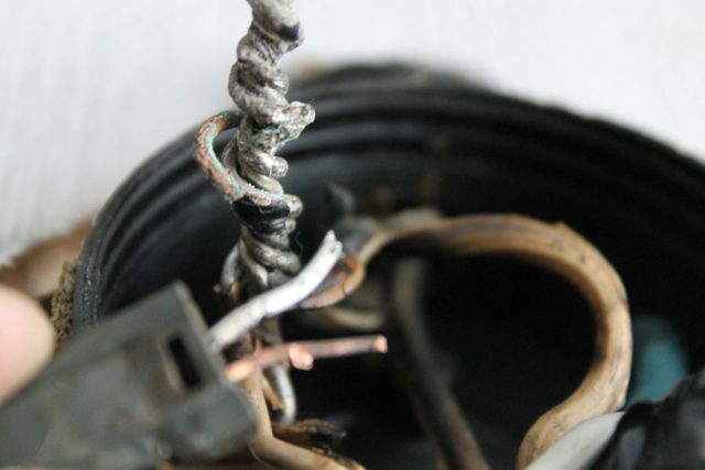 Соединение электрических проводов клеммниками Ваго без скрутки