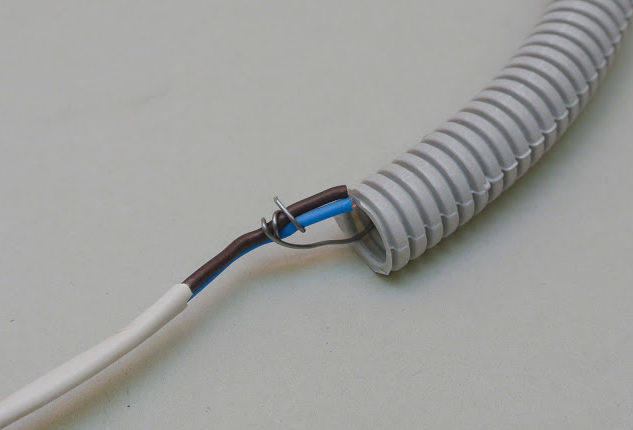 Прокладка наружного кабеля в гофротрубе: назначение и разновидности