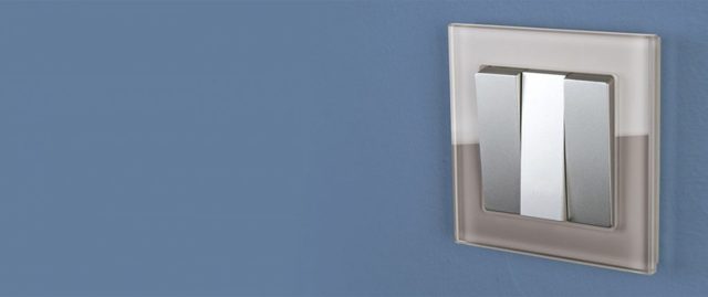 О трехклавишном выключателе с розеткой: подключение, ремонт, установка в ванной