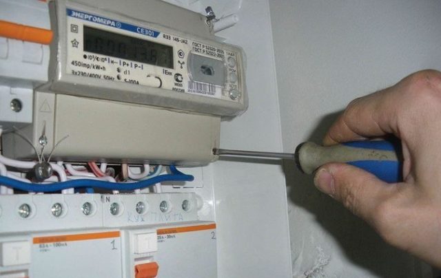Сколько стоит поменять электросчетчик: тарифы на замену прибора в квартире и частном доме