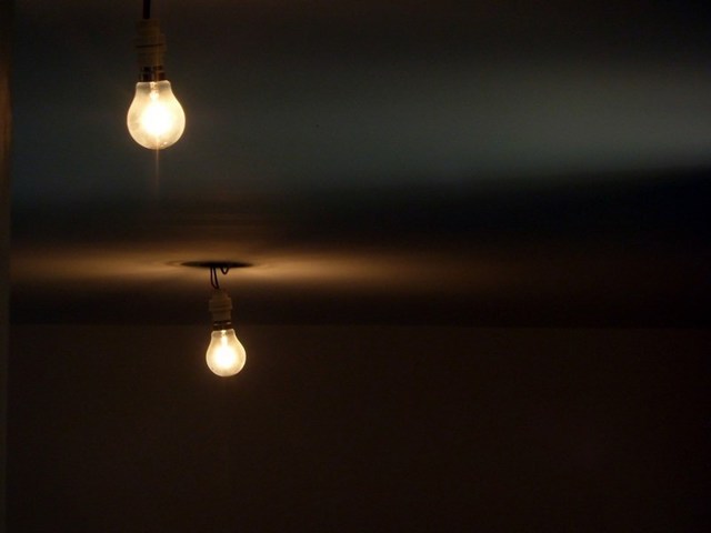 Почему моргают светодиодные лампочки: поиск неисправности и как починить