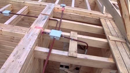 Каким кабелем делать проводку в деревянном доме: обзор негорючих видов