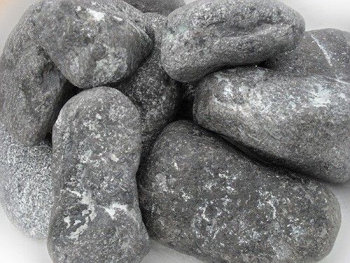 Какие камни для бани лучше выбрать: обзор видов камней и рекомендации опытных банщиков
