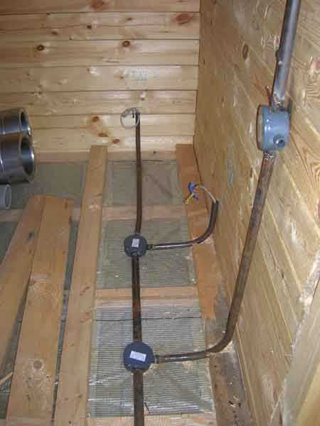 Электропроводка в деревянном доме: правила проектирования и инструктаж по монтажу