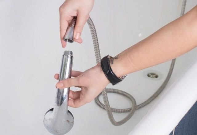 Как отремонтировать смеситель в ванной с душем: распространенные поломки и способы их устранения
