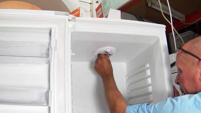 Какие бывают лампочки для холодильника: виды, параметры, выбор и замена