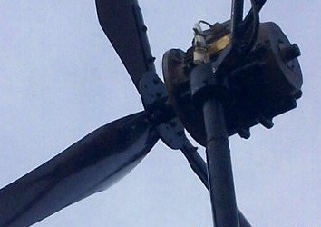 Как сделать ветрогенератор 💨 на 220В своими руками: самодельный ветряк