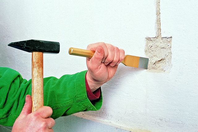 Как и чем штробить стены под проводку: инструктаж по работе