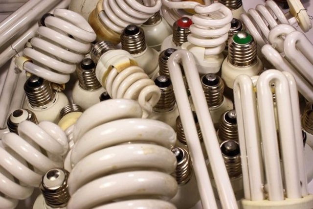 Куда девать отработавшие люминесцентные лампы: вред неправильной утилизации