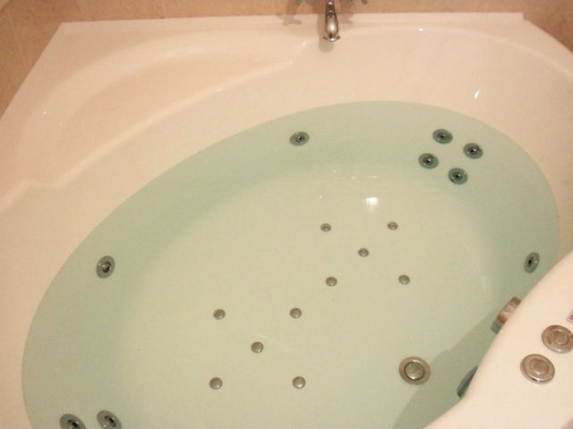 Уход за гидромассажной ванной: рекомендации по обслуживанию