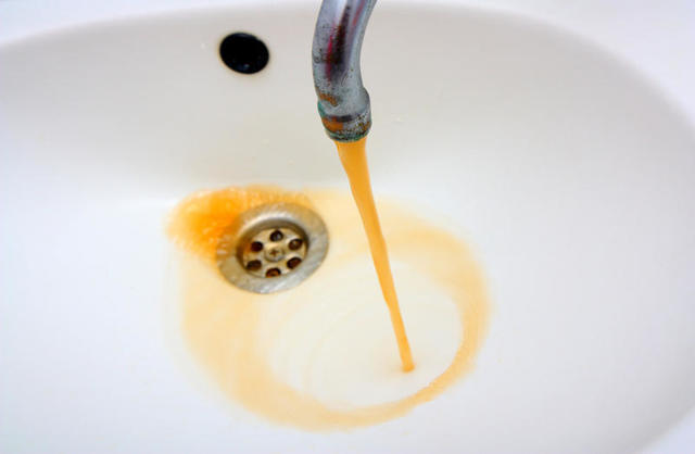 Очистка воды из скважины: что делать если вода мутная или желтеет