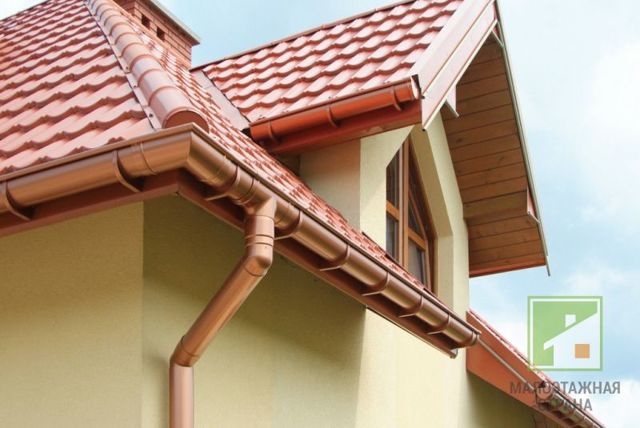 Как сделать водосливы с крыши: правила обустройства системы водоотвода