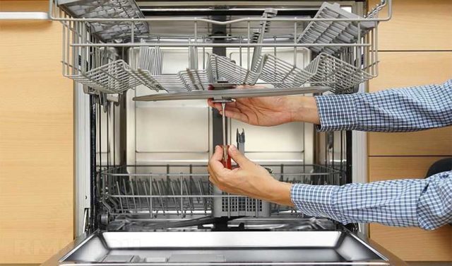 Проводим ремонт посудомоечной машины своими руками: ошибки, поломки и устранение
