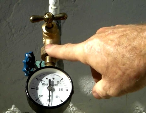 Давление воды в водопроводе: нормы и способы повысить давление