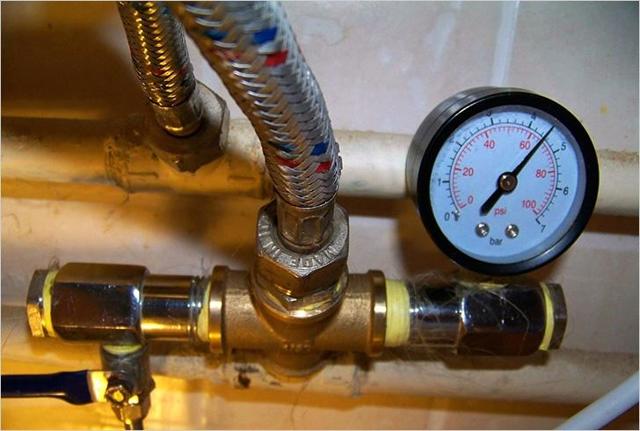 Давление воды в водопроводе: нормы и способы повысить давление