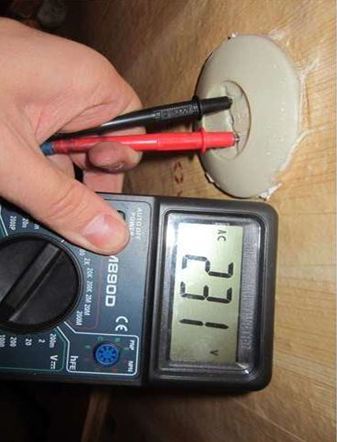 Как проверить напряжение в розетке мультиметром и измерить