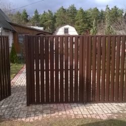 Ворота с калиткой для частного дома: разновидности и рекомендации по выбору