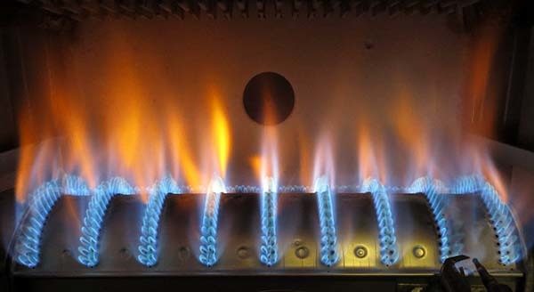 Можно ли греться газовой плитой: опасность отопления помещения включенным газом