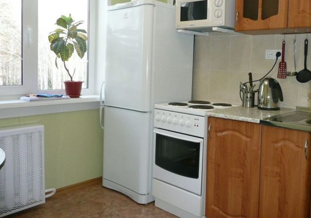 Можно ли ставить холодильник возле газовой трубы: правила безопасного размещения