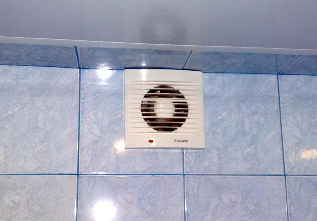 Вентиляция в дачном туалете с выгребной ямой: советы по обустройству и пошаговая инструкция