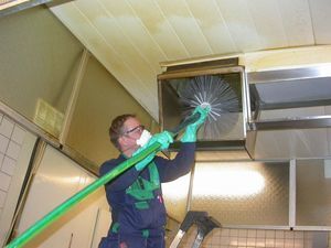 Очистка вентиляционных воздуховодов: обзор самых действенных способов почистить вентканал