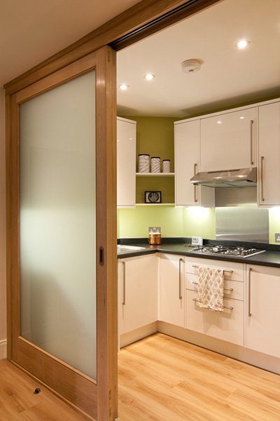 Перенос газовой плиты в пределах кухни и в другую комнату: можно ли двигать плиту и порядок согласования переноса